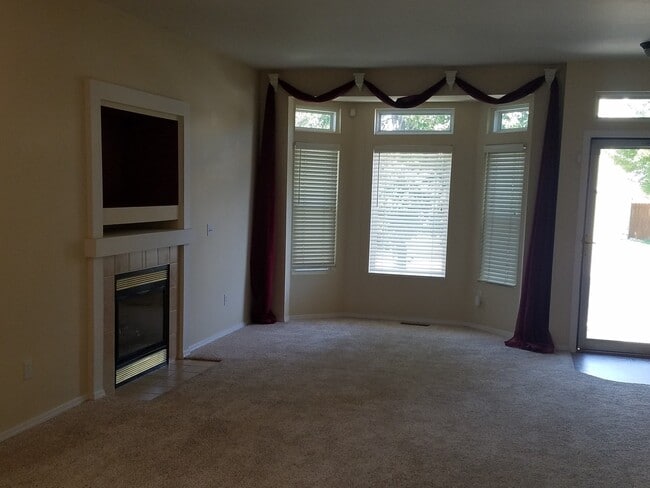 Building Photo - Fantastic home in Charleston Place, 4-bedroom, 3 bath, 2 car!