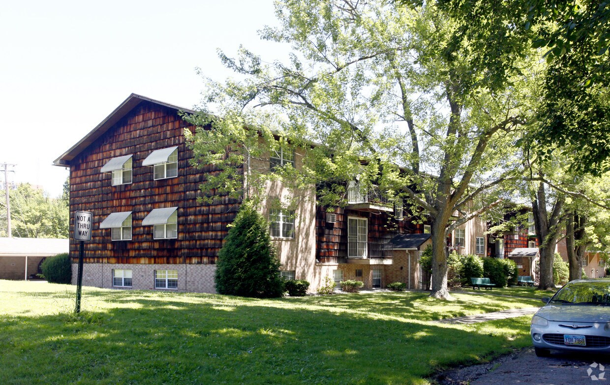 Foto principal - 2020 Monroe Apartments