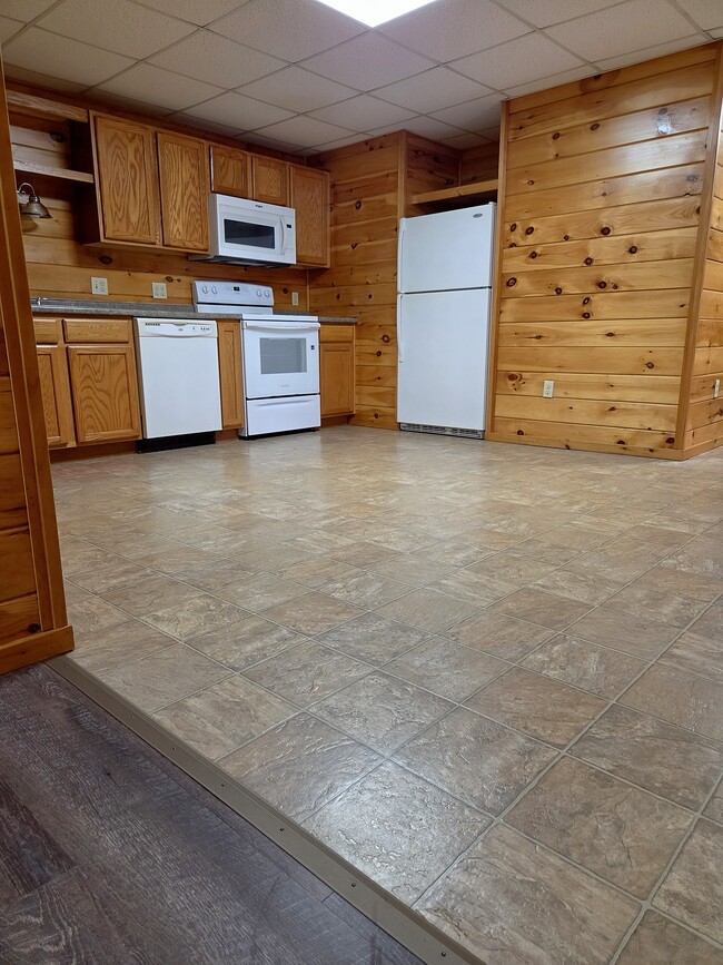 kitchen pic 1 - 32 Stagecoach Rd