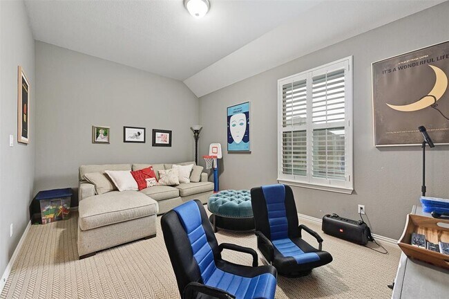 Building Photo - 124 Deschutes Ct