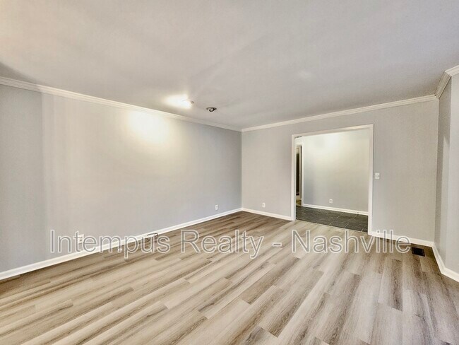 Foto del edificio - 8124 Devens Dr
