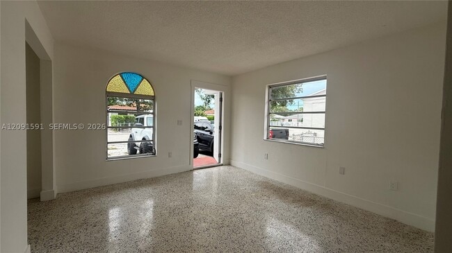 Building Photo - 3216 SW 25th St