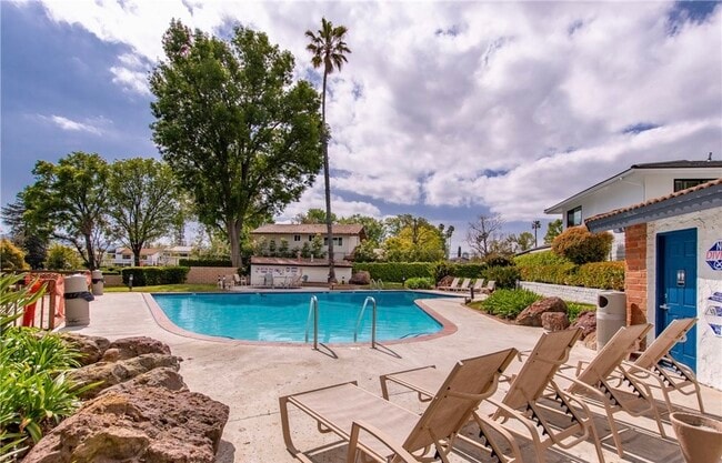 Building Photo - 31555 Lindero Canyon Rd