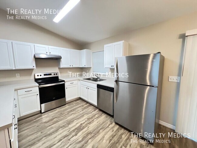 Building Photo - 6 Juniper Way