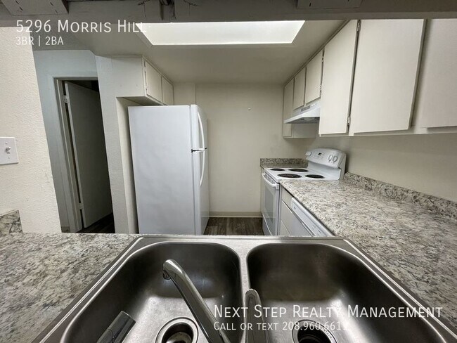 Foto del edificio - 3 Bed 2 Bath Condo on the Bench