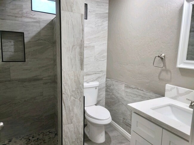 Building Photo - READY NOW! Newly Renovated! 4 Bdrm + Large Fenced Yard