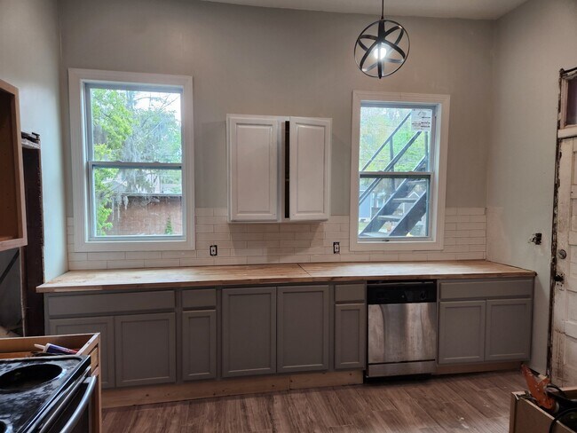 Foto del edificio - 832 E Duffy St
