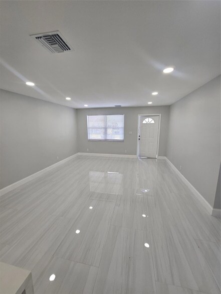 Building Photo - 4072 SW 51st St