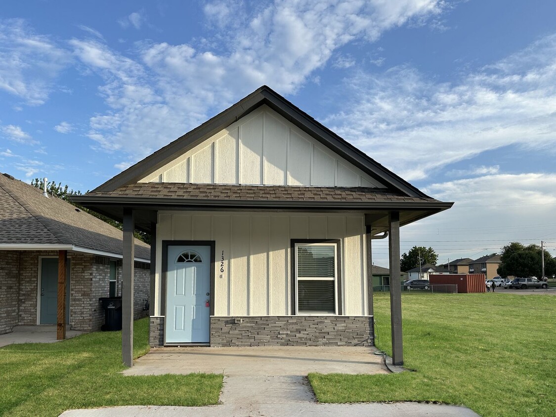 Primary Photo - Charming 2-Bedroom Home in the Heart of La...