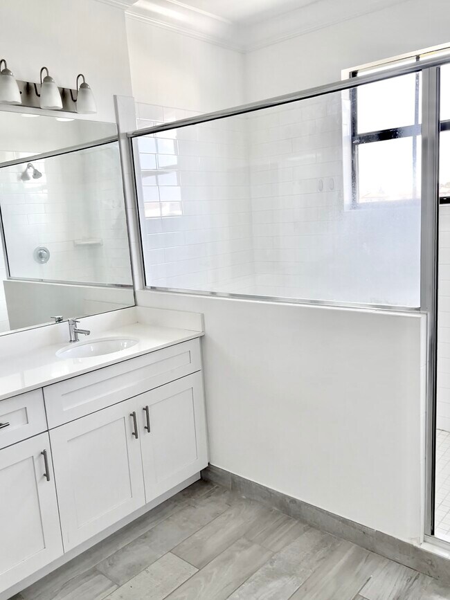 Building Photo - 3016 King Palm Way