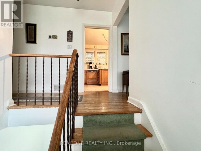 Building Photo - 6 Fairhill Crescent