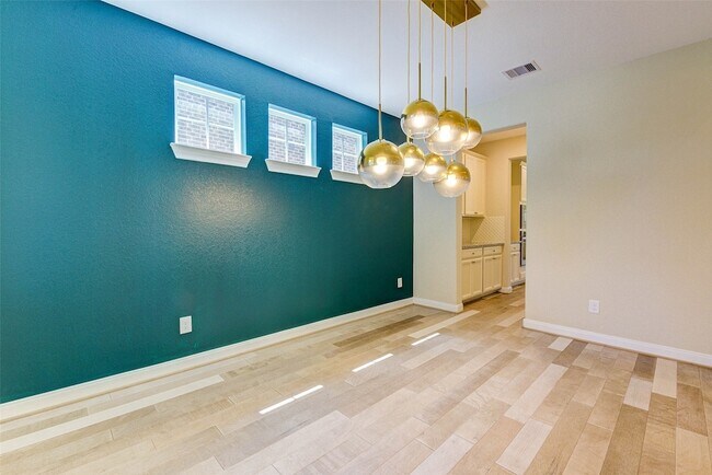 Foto del edificio - 4022 Steep Woods Dr