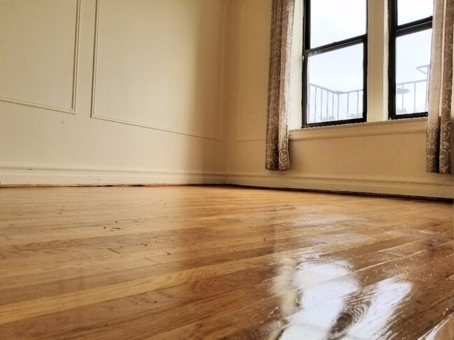 Foto del edificio - 964 E 14th St