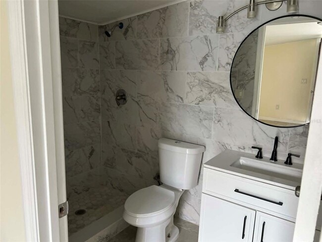 Foto del edificio - 682 Walkup Dr