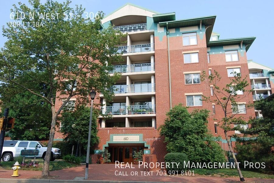 Photo - 610 N West St-306