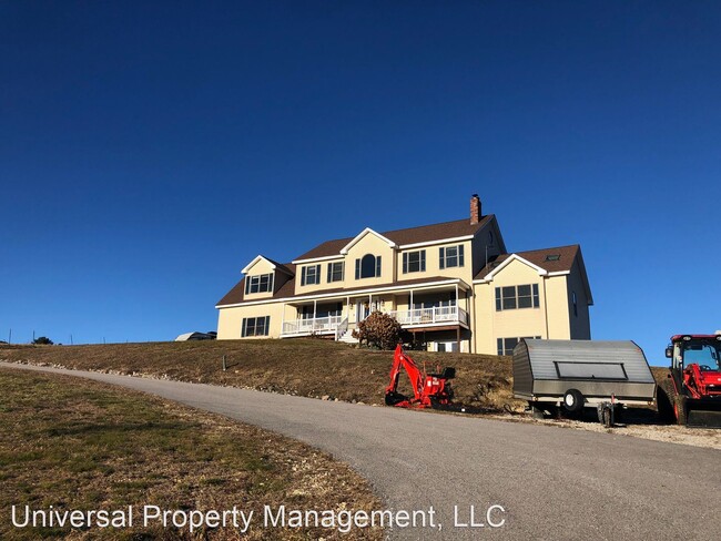 Building Photo - 4 br, 3.5 bath House - 65 Chestnut Pond Rd
