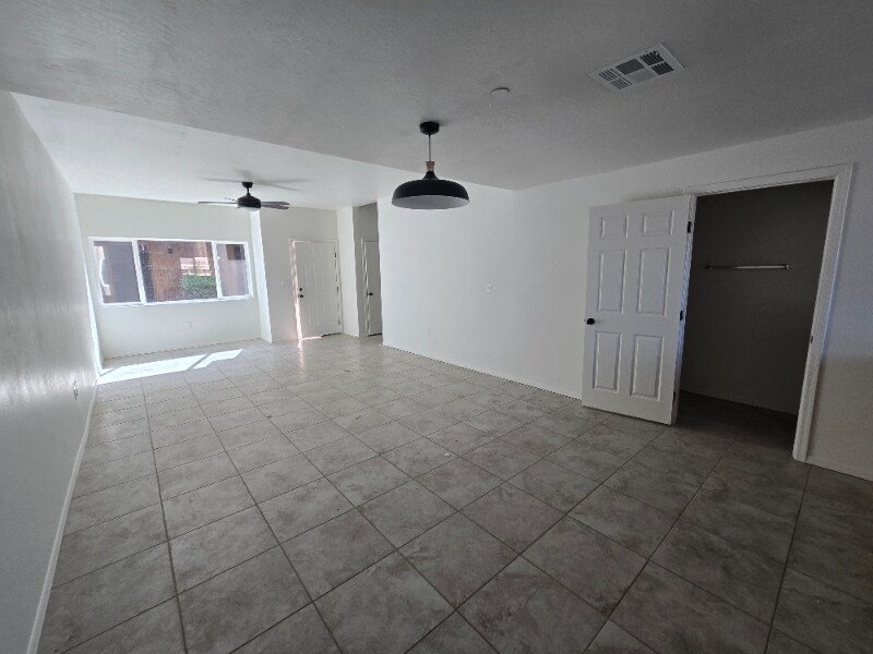 Foto principal - 833 S Avenue A