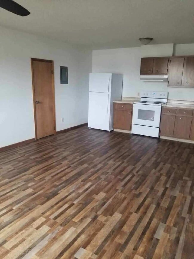 Building Photo - 1097 Oakview Dr