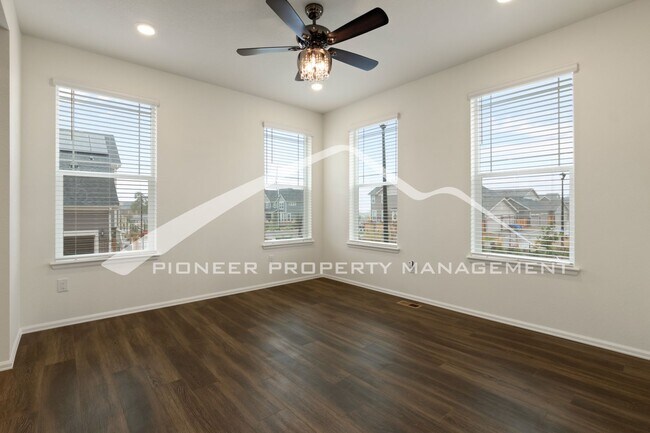 Building Photo - Modern townhome with a two car attached ga...