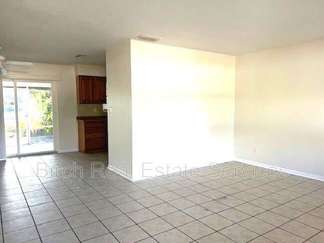 Building Photo - 2261 Curlew Ave