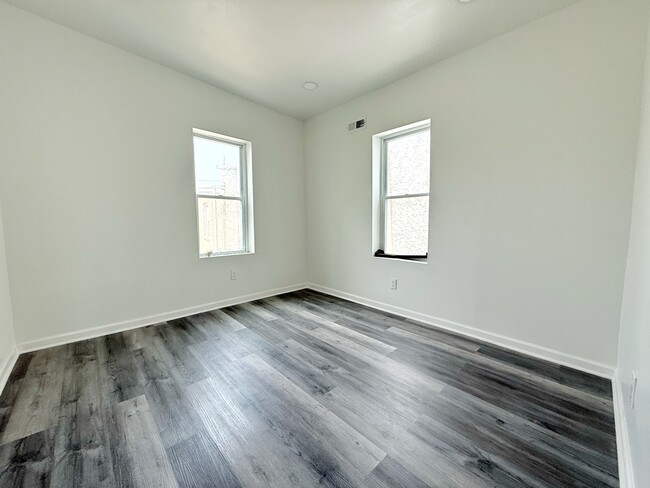 Building Photo - 1520 S Myrtlewood St
