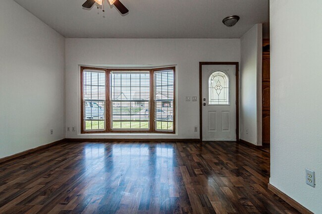 Foto del edificio - 4 Bedroom 3 Bathroom pet friendly home