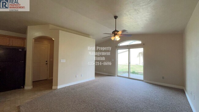 Foto del edificio - 3-bedroom 2 bath Town home