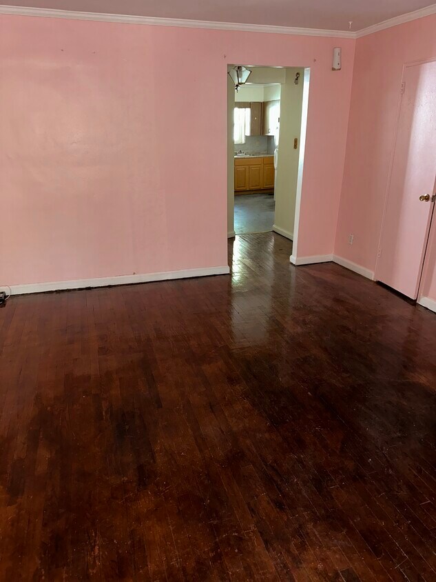 Building Photo - 1647 E 94th St