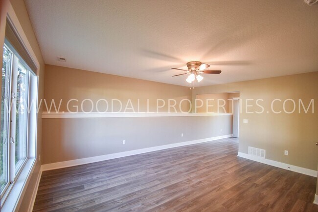 Foto del edificio - 3 bedroom 1.5 bath townhome in Van Meter