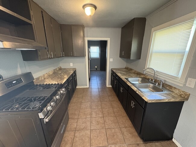 Foto del edificio - 627 E Young Pl