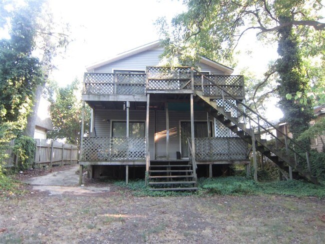 Building Photo - 630 W Strawn Ave