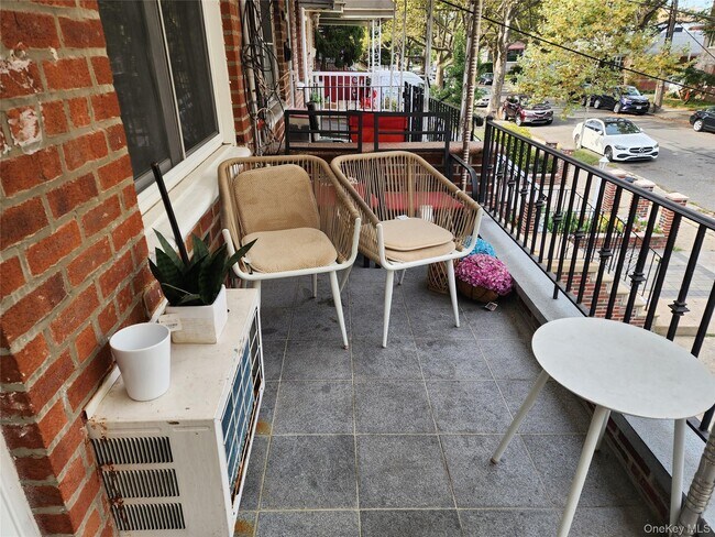 Foto del edificio - 1348 E 99th St