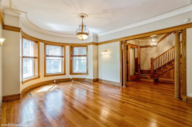 Building Photo - 836 E 52nd St