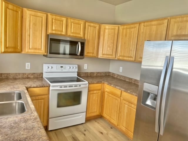 Building Photo - West Park Town House #72