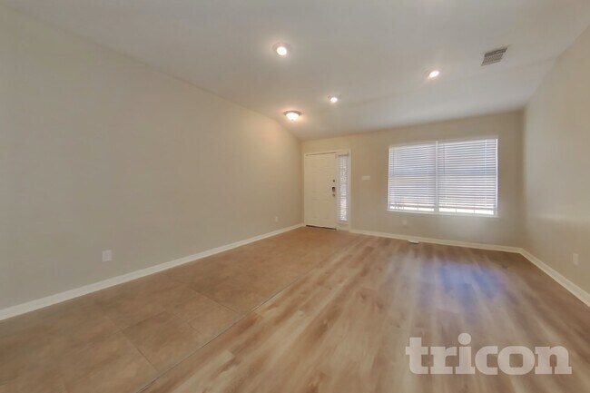 Foto del edificio - 7711 Sapulpa Ln