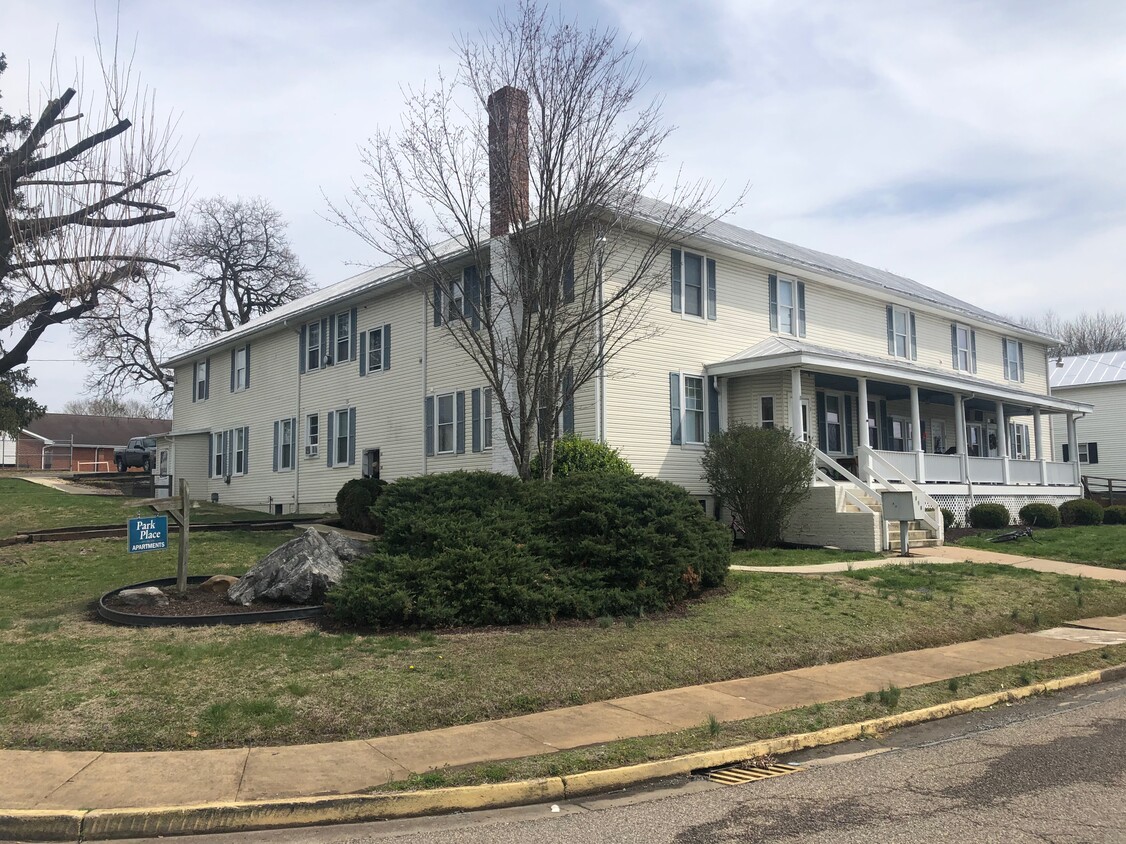 Park Place is a beautifully maintained apartment complex. - 308 1st St