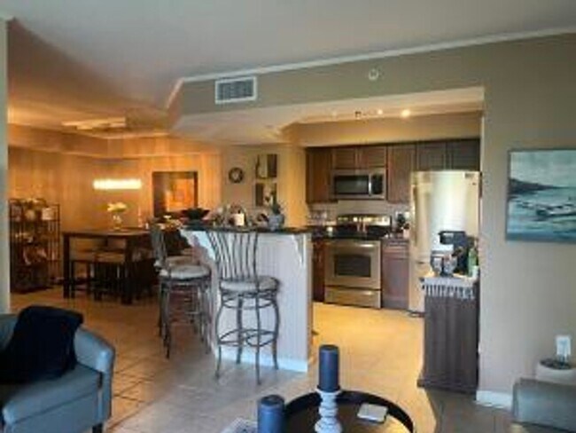Foto del edificio - 2/2 Condo with Lake Views in Portofino at ...