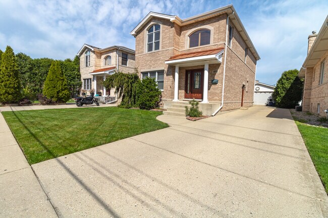 Building Photo - 4855 N Oketo Ave