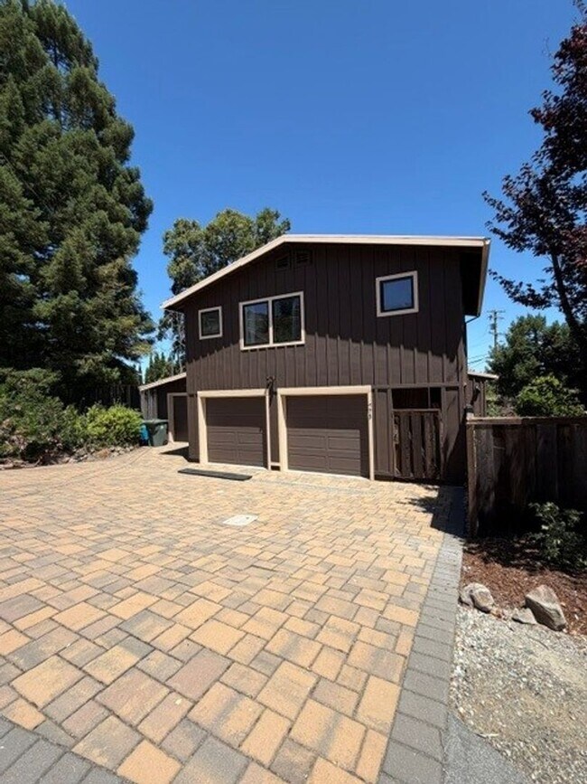 Building Photo - Emerald Hills Retreat, 4BR/3BA + Private ADU on Expansive Grounds