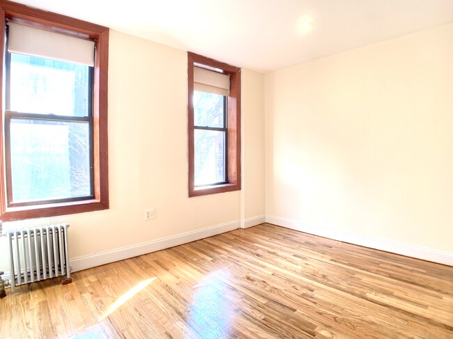 Building Photo - 709 W 176th St