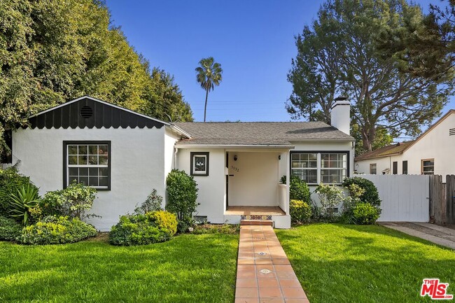 Building Photo - 3032 Oakhurst Ave
