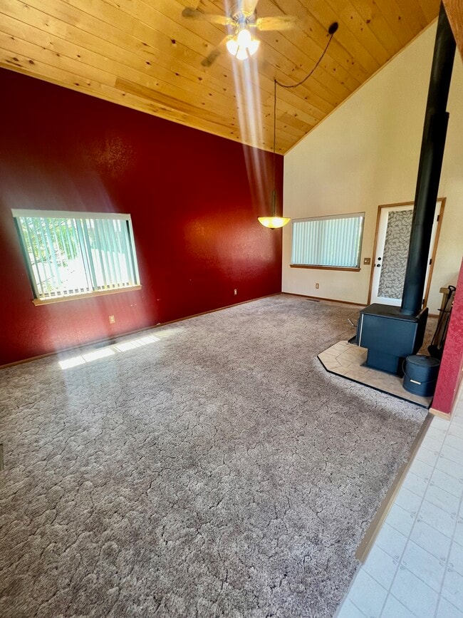 Building Photo - 25 Beaver Cir
