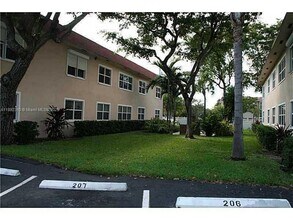 Building Photo - 280 S Cypress Rd