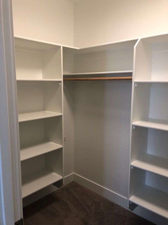 Walk In Closet - Large - 3826-B NE Grand Ave