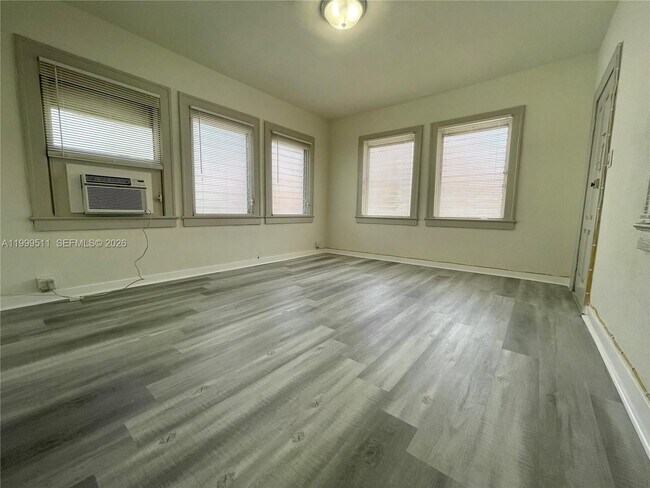 Foto del edificio - 442 SW 10th Ave