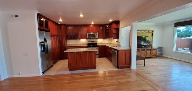 Building Photo - 347 Quay Ln