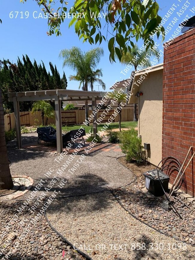 Building Photo - Beautiful 5 bedroom home with large yard