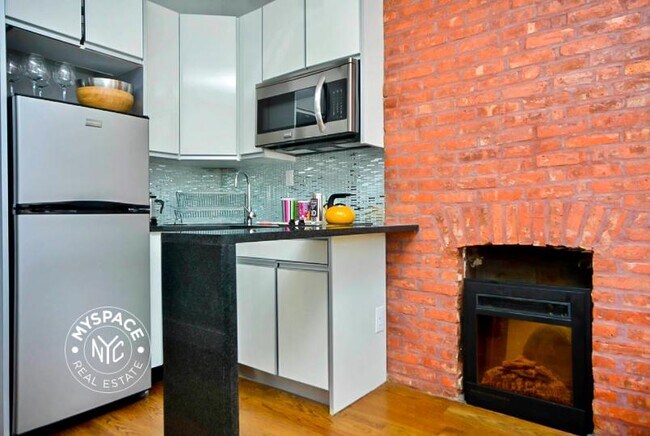 Foto del edificio - 728 Franklin Ave