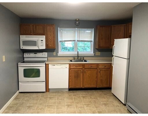 Building Photo - 8 Maple Crest Cir