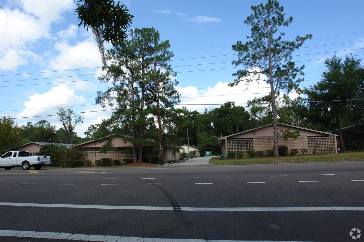 Primary Photo - Windsor Terrace Apartments